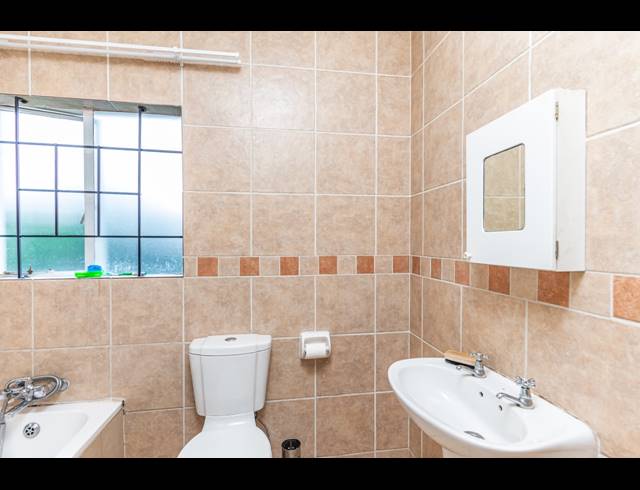 3 BEDROOM DUPLEX FOR SALE IN HALFWAY GARDENS